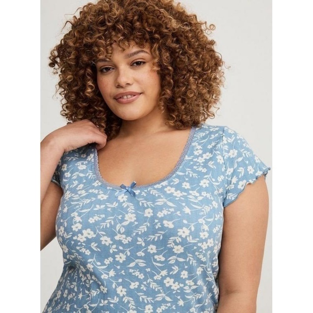 NWT Torrid Lace Trim Fitted Scoop Tee‎ 2X